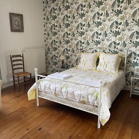 B&B Chambres D'Hotes Ferme Mahyas Saint-Jean-de-Savigny Esterno foto