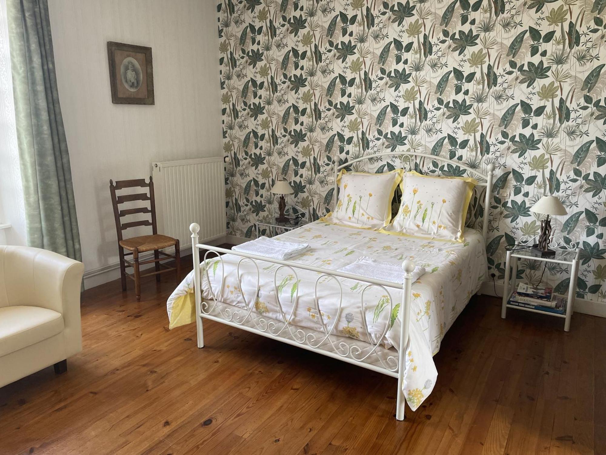 B&B Chambres D'Hotes Ferme Mahyas Saint-Jean-de-Savigny Esterno foto