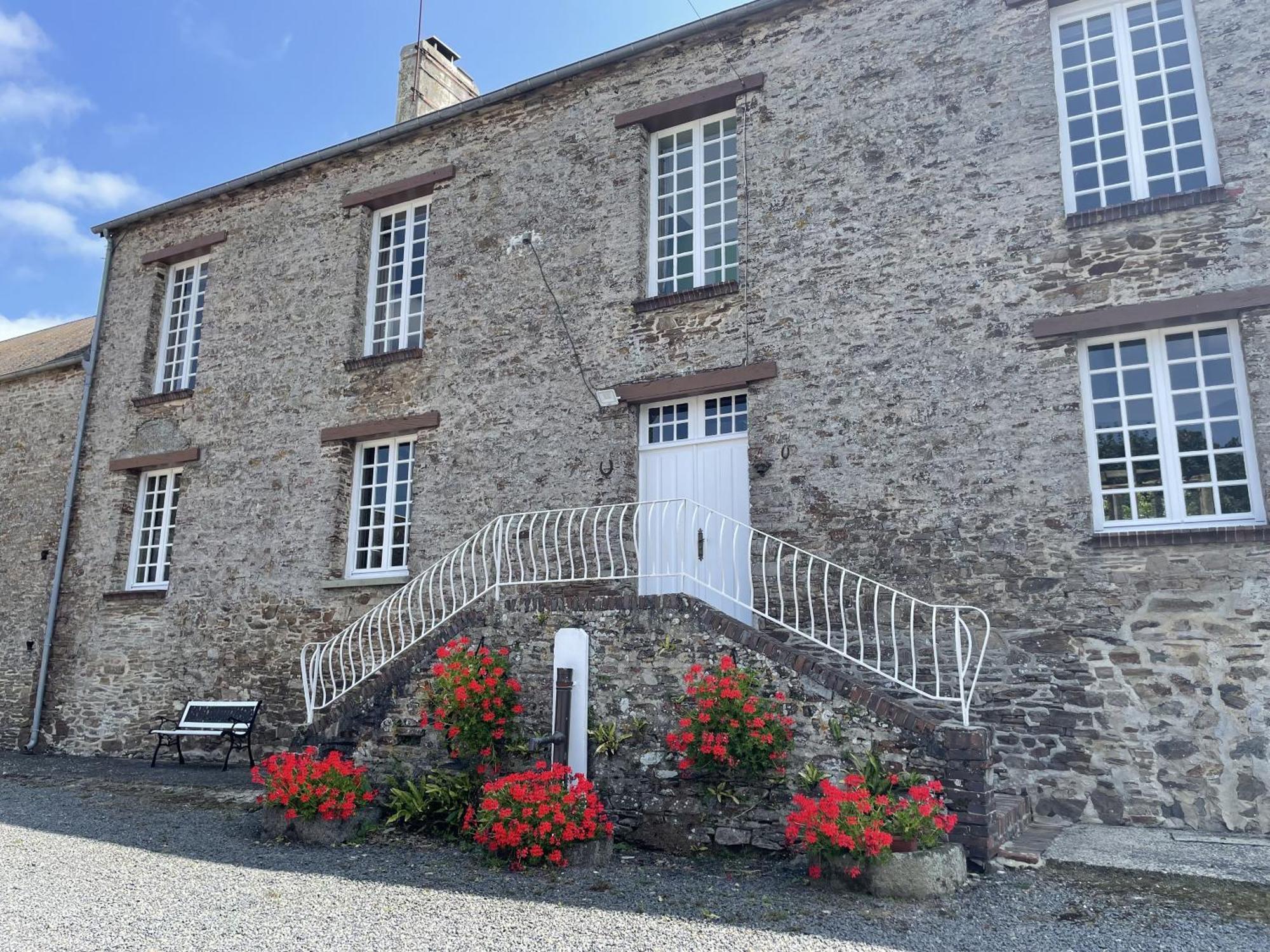 B&B Chambres D'Hotes Ferme Mahyas Saint-Jean-de-Savigny Esterno foto